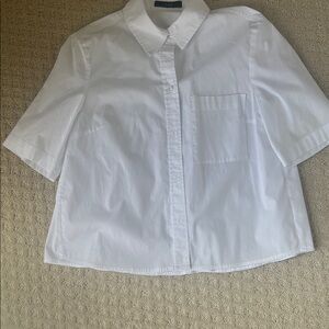 Oui white cotton cropped shirt. Pleated detail on the back. Size 8.